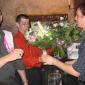 barmen avec fleurs